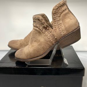 Pierre Dumas May 5 Boot